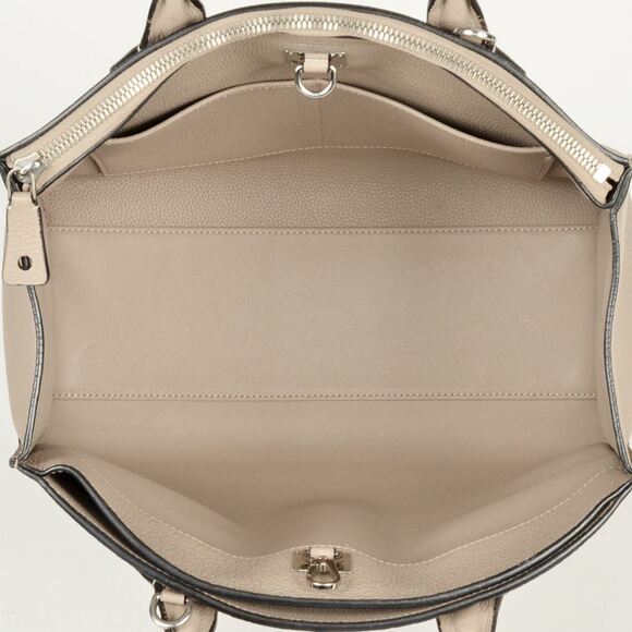 LOUIS VUITTON Beige Leather Bag - Picture 5 of 9